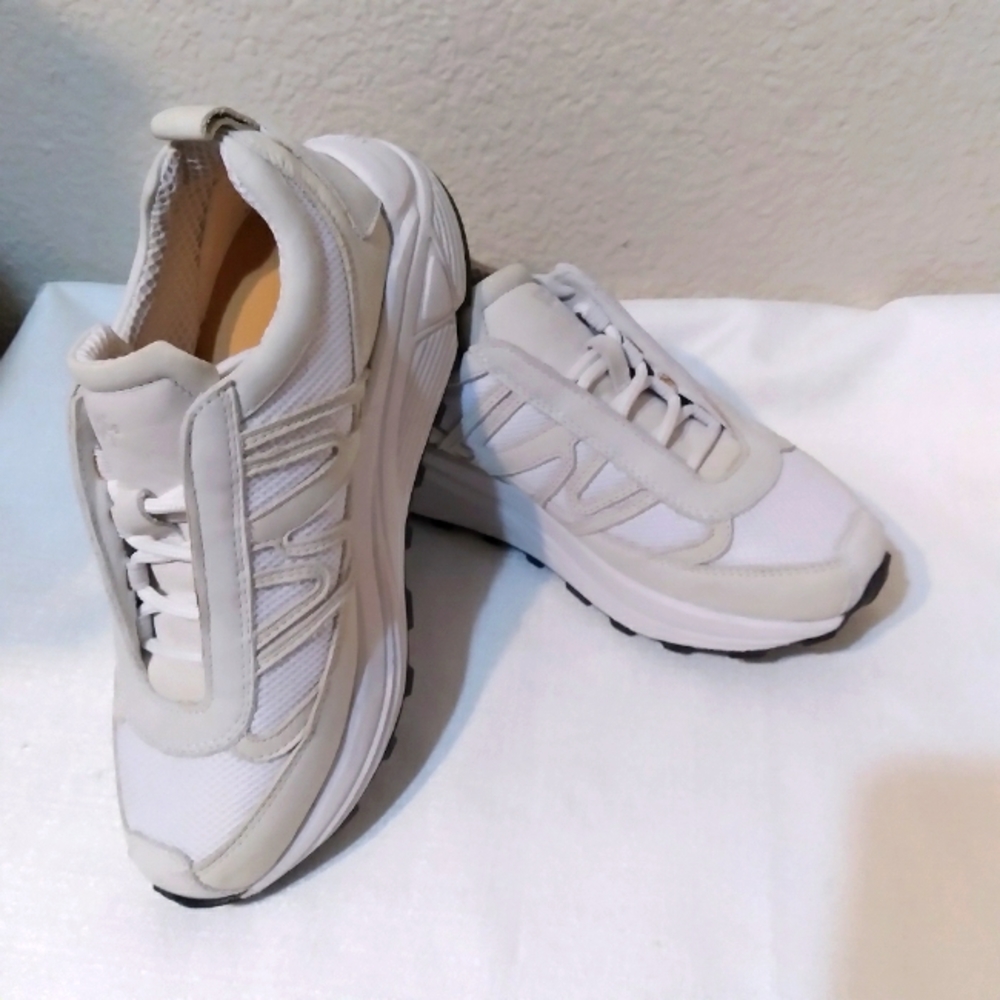 Want Les Essentiels Evers Sneakers Womens Size 6 White Running Vibram Sole Nwt